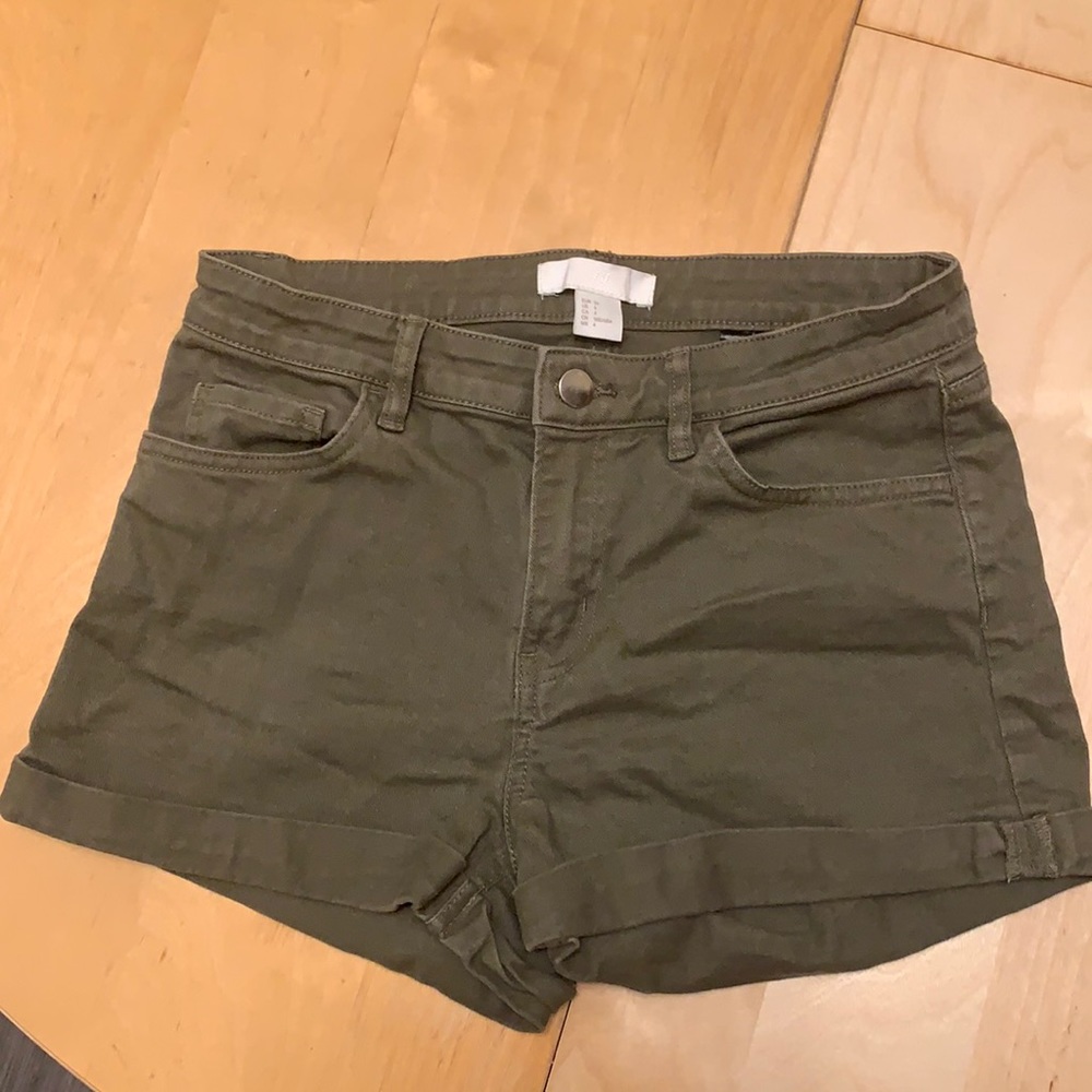 H&M short（size 4 olive)